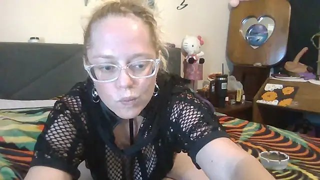 Snapshot of Toybox13_Pika chatting on November 24, 2025, 9:48 pm Toybox13 Pika online show from November 24, 2025, 9:48 pm