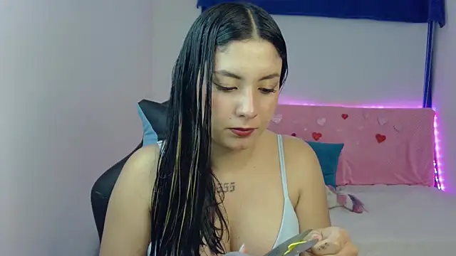 Lia 14  online show from February 28, 2025, 3:04 pm