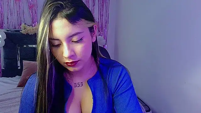 Lia 14  online show from October 15, 2025, 5:21 pm