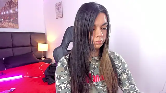 Snapshot of Megan_Miles02 chatting on March 14, 2025, 2:10 am Megan Miles02 online show from March 14, 2025, 2:10 am