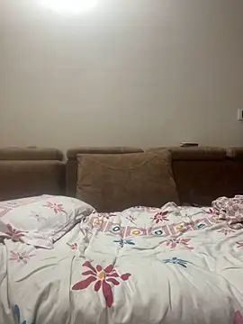 Snapshot of SuperHardBoy12 chatting on November 1, 2025, 8:46 pm SuperHardBoy12 online show from November 1, 2025, 8:46 pm