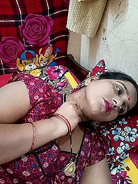 Snapshot of reemacouple007 chatting on October 17, 2025, 11:12 am reemacouple007 online show from October 17, 2025, 11:12 am