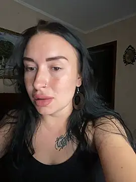 Snapshot of Roxana_Bell chatting on July 4, 2026, 6:56 pm Roxana Bell online show from July 4, 2026, 6:56 pm