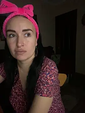 Snapshot of Roxana_Bell chatting on February 12, 2026, 7:57 pm Roxana Bell online show from February 12, 2026, 7:57 pm