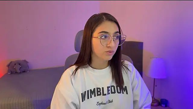 zoe moon18 online show from October 16, 2025, 12:19 am