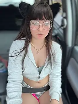 urpuppymoon online show from February 19, 2026, 6:49 pm