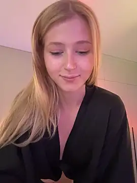 LunaRase online show from April 5, 2026, 5:14 am