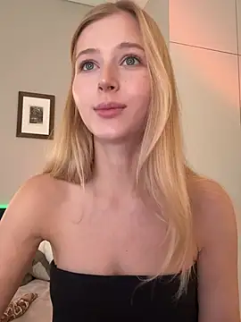 LunaRase online show from March 27, 2026, 9:21 am