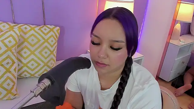 SophyRuiz  online show from April 4, 2026, 11:50 am