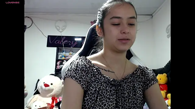 ValeryBaker  online show from October 31, 2025, 11:18 am