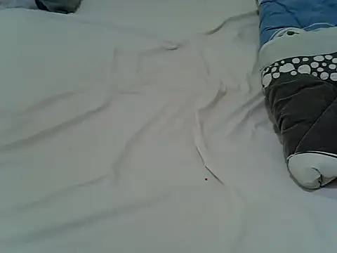 candililie online show from March 18, 2026, 1:46 pm