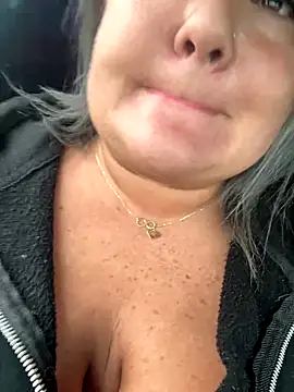 Snapshot of MikyVesela chatting on September 28, 2025, 2:02 pm MikyVesela online show from September 28, 2025, 2:02 pm