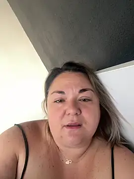 MikyVesela online show from May 18, 2026, 7:35 am
