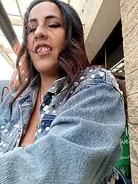 Snapshot of Lena-32 chatting on February 20, 2026, 9:28 pm Lena-32 online show from February 20, 2026, 9:28 pm