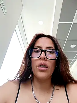 Snapshot of Lena-32 chatting on February 4, 2025, 7:22 pm Lena-32 online show from February 4, 2025, 7:22 pm