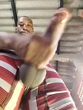 Snapshot of moro28vergon chatting on December 19, 2025, 7:05 pm moro28vergon online show from December 19, 2025, 7:05 pm