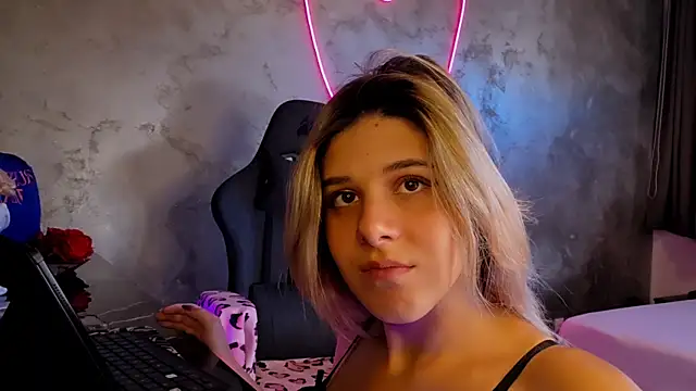 Snapshot of LeylaRosse chatting on September 29, 2025, 7:26 am LeylaRosse online show from September 29, 2025, 7:26 am