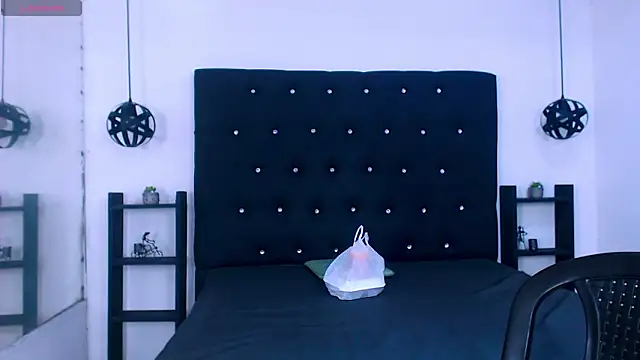 Mels  online show from April 8, 2026, 6:20 pm