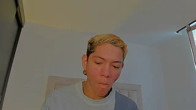 Snapshot of JulianRose_1 chatting on November 24, 2025, 1:33 pm JulianRose 1 online show from November 24, 2025, 1:33 pm