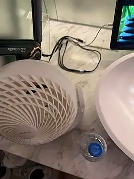 Snapshot of Tkcqcc chatting on November 3, 2025, 11:36 am Tkcqcc online show from November 3, 2025, 11:36 am