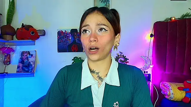 alisson zafiro  online show from March 23, 2026, 3:06 am