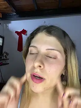 Snapshot of FlorBich chatting on February 15, 2026, 9:03 pm FlorBich online show from February 15, 2026, 9:03 pm