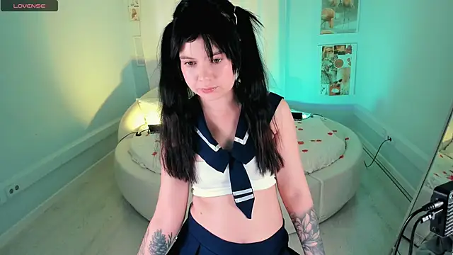 Snapshot of Lil_Amelie chatting on July 4, 2026, 1:37 pm Lil Amelie online show from July 4, 2026, 1:37 pm