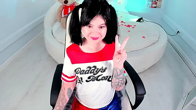 Snapshot of Lil_Amelie chatting on August 5, 2026, 8:19 am Lil Amelie online show from August 5, 2026, 8:19 am