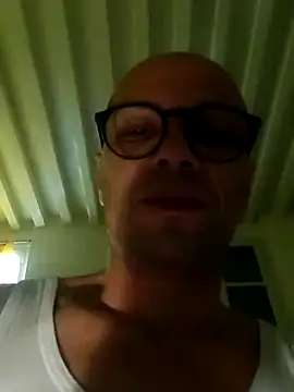 Snapshot of wedge75 chatting on September 16, 2025, 2:07 pm wedge75 online show from September 16, 2025, 2:07 pm