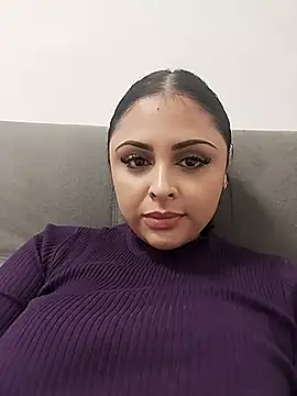 Snapshot of MelannyBell chatting on December 13, 2025, 8:15 pm MelannyBell online show from December 13, 2025, 8:15 pm