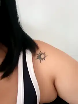 Snapshot of MelannyBell chatting on February 19, 2025, 8:41 pm MelannyBell online show from February 19, 2025, 8:41 pm