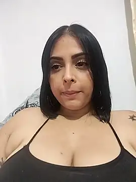 Snapshot of MelannyBell chatting on October 4, 2025, 9:05 pm MelannyBell online show from October 4, 2025, 9:05 pm