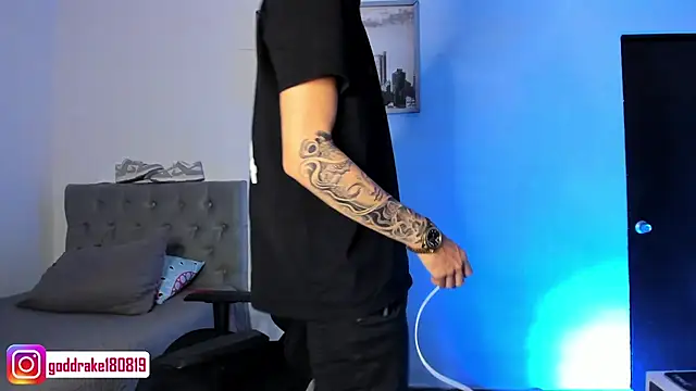 Snapshot of god_drake chatting on January 25, 2025, 2:15 am god drake online show from January 25, 2025, 2:15 am