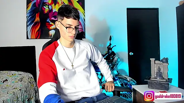 Snapshot of god_drake chatting on December 18, 2024, 2:17 pm god drake online show from December 18, 2024, 2:17 pm