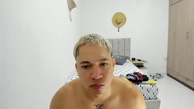 Snapshot of Valerioe chatting on May 22, 2026, 3:54 pm Valerioe online show from May 22, 2026, 3:54 pm