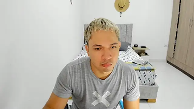 Snapshot of Valerioe chatting on May 28, 2026, 8:44 am Valerioe online show from May 28, 2026, 8:44 am