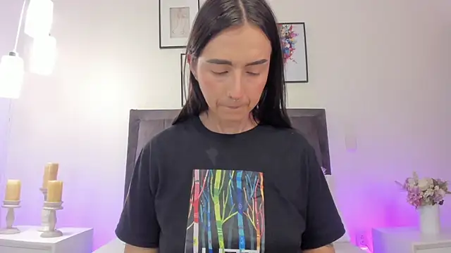 helen mooree online show from March 12, 2026, 12:42 pm