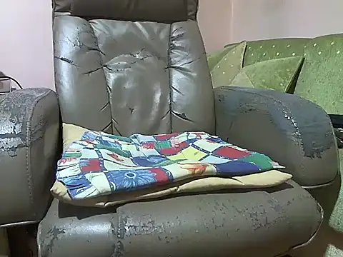 zormen355 online show from April 15, 2026, 8:20 pm