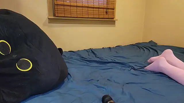 MiaElizabeth online show from April 18, 2026, 10:06 am