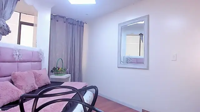 Snapshot of IssadoraJames chatting on December 4, 2025, 7:46 pm IssadoraJames online show from December 4, 2025, 7:46 pm