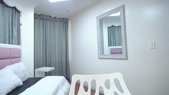 Snapshot of IssadoraJames chatting on February 7, 2025, 6:34 pm IssadoraJames online show from February 7, 2025, 6:34 pm