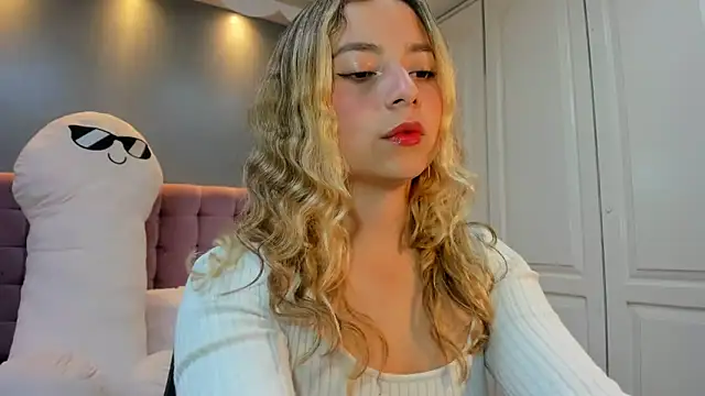 Snapshot of IssadoraJames chatting on September 23, 2025, 9:00 pm IssadoraJames online show from September 23, 2025, 9:00 pm