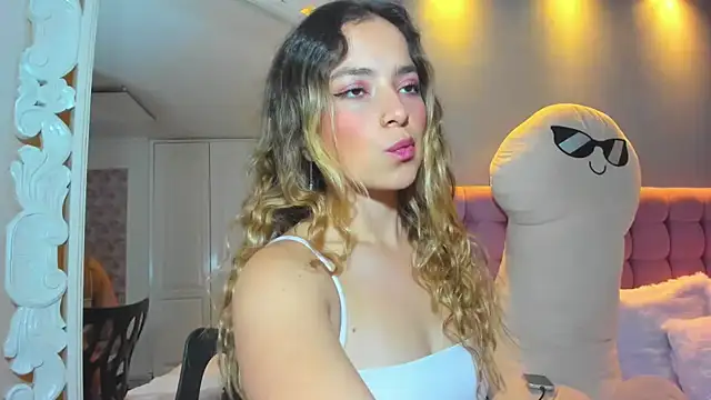 Snapshot of IssadoraJames chatting on February 9, 2025, 2:18 pm IssadoraJames online show from February 9, 2025, 2:18 pm