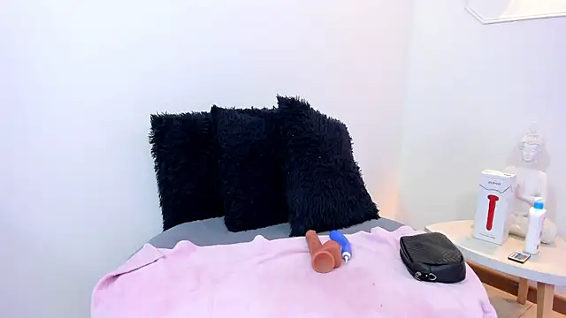 Snapshot of Lizzie_Williams_ chatting on January 12, 2026, 3:24 am Lizzie Williams online show from January 12, 2026, 3:24 am