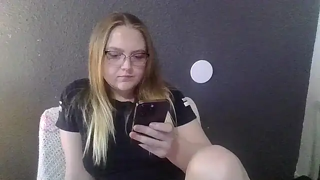 Snapshot of PhatAssBlond chatting on February 28, 2025, 8:28 pm PhatAssBlond online show from February 28, 2025, 8:28 pm