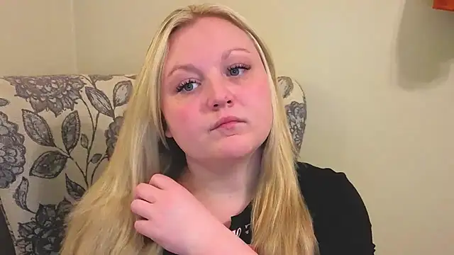 Snapshot of PhatAssBlond chatting on April 24, 2026, 10:34 pm PhatAssBlond online show from April 24, 2026, 10:34 pm