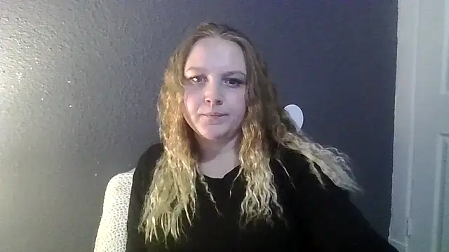 Snapshot of PhatAssBlond chatting on February 21, 2025, 8:49 pm PhatAssBlond online show from February 21, 2025, 8:49 pm