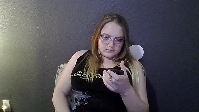 Snapshot of PhatAssBlond chatting on March 8, 2025, 12:33 am PhatAssBlond online show from March 8, 2025, 12:33 am