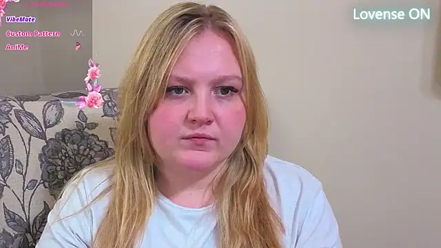Snapshot of PhatAssBlond chatting on April 21, 2026, 1:42 am PhatAssBlond online show from April 21, 2026, 1:42 am