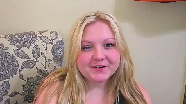 Snapshot of PhatAssBlond chatting on April 22, 2026, 7:20 pm PhatAssBlond online show from April 22, 2026, 7:20 pm